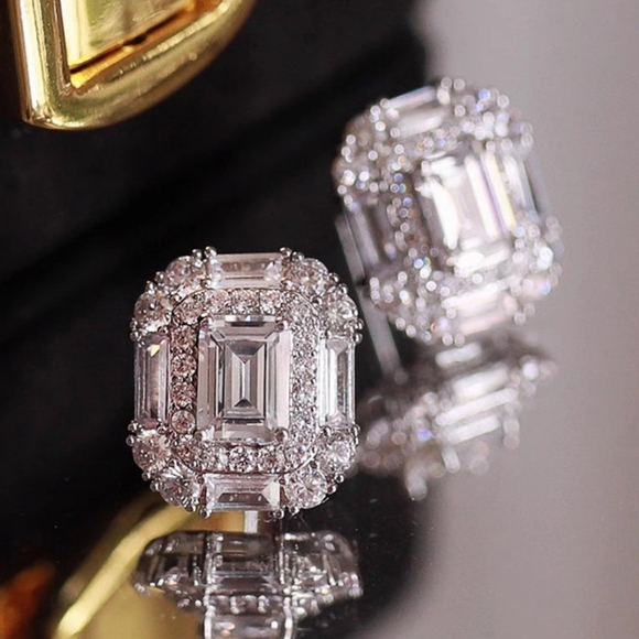 New Sparkly Earrings - Picture 2 of 4